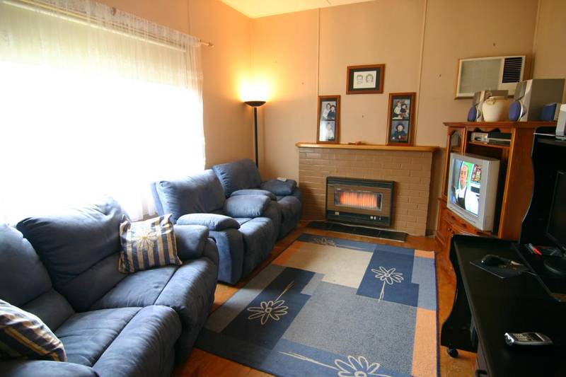 Low Maintenance - Great Location Picture 2