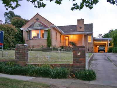 Period Distinction - West End Picture