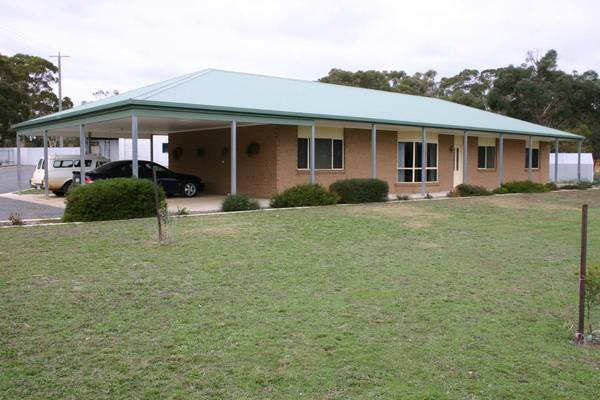 Rural Aspect - On Towns Edge Picture 1