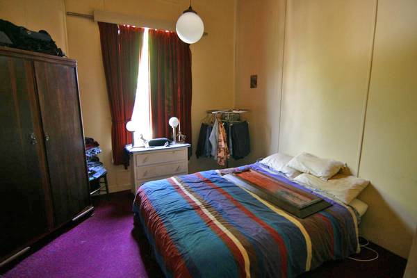 VICTORIAN ERA - WITH CHARM Picture 3