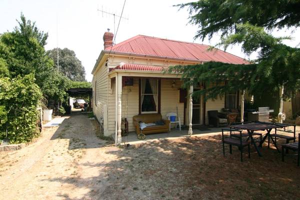 VICTORIAN ERA - WITH CHARM Picture 1