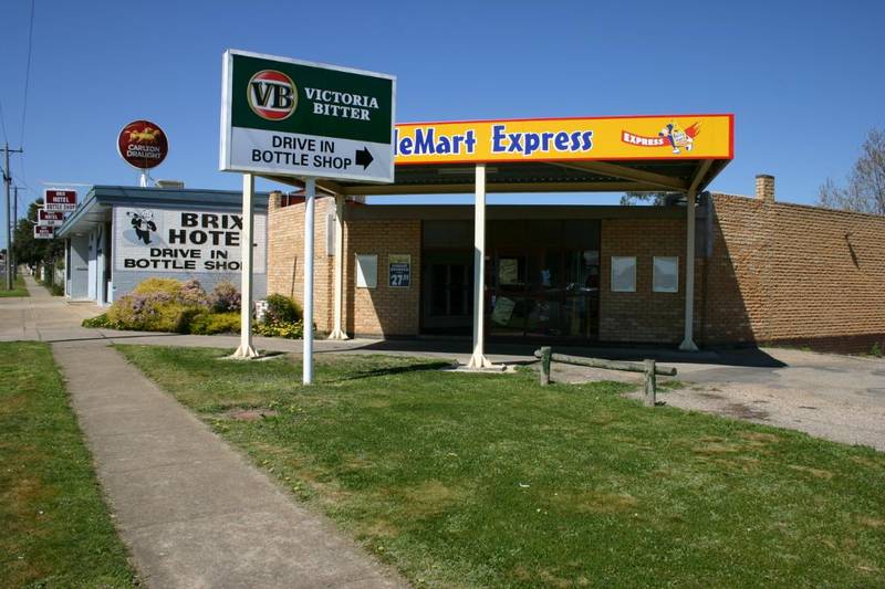 BOSS OF YOUR OWN HOTEL Picture 2