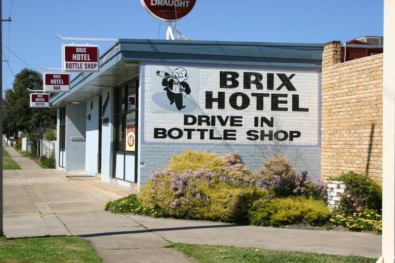 BOSS OF YOUR OWN HOTEL Picture 1