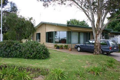 Lake Bolac Caravan Park- VENDOR SAYS 
