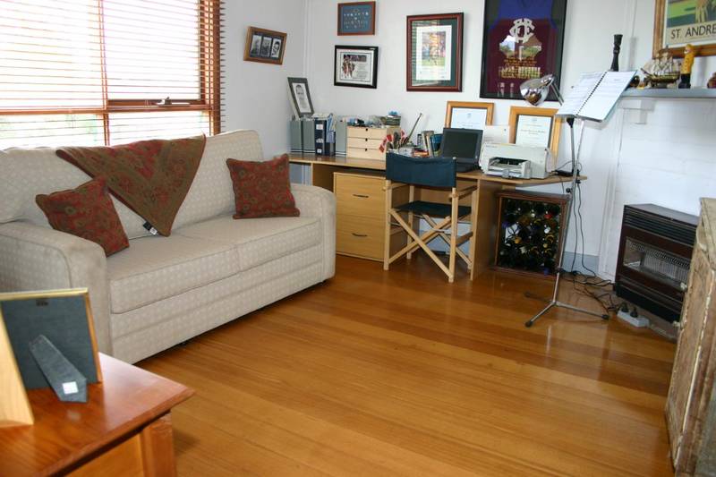 Charming Two Bedroom Home Picture 3