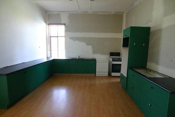 Central 4 Bedroom Picture 3