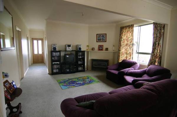 Neat as a pin Picture 2