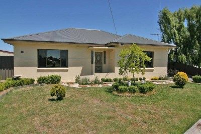 Large Family Home 4 - 5 Bedrooms Picture