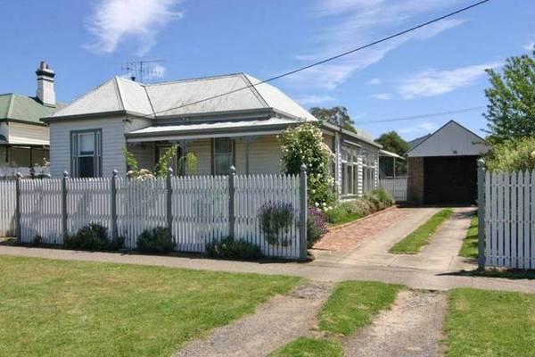 VICTORIAN CHARACTER- CENTRAL LOCATION Picture 1