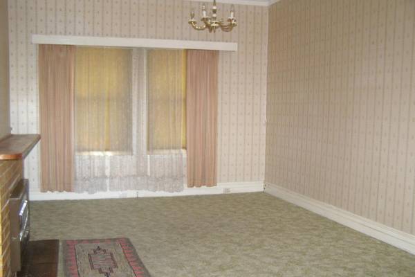 House set in beautiful garden Picture 3