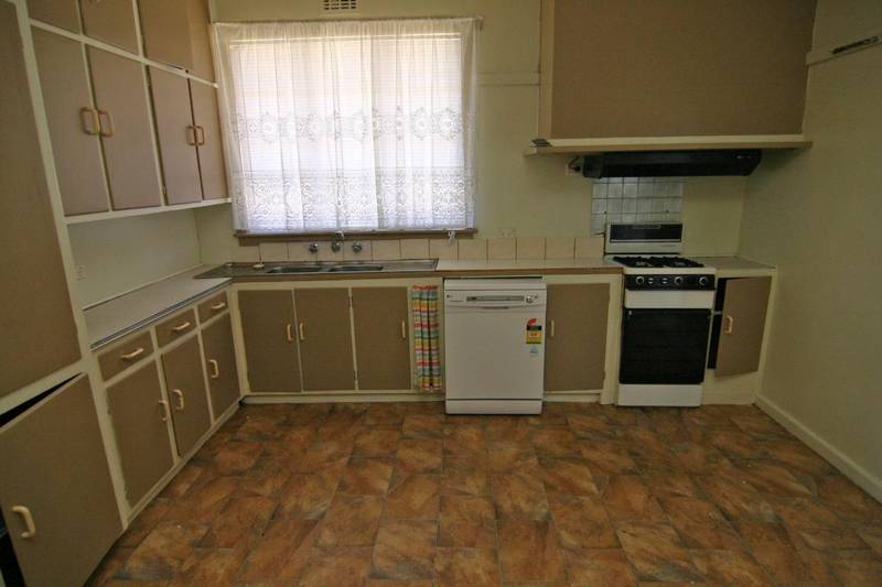 Neat 3BR on Cnr Block Picture 3