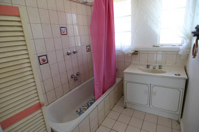 Neat 3BR on Cnr Block Picture 2