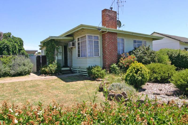 Neat 3BR on Cnr Block Picture 1