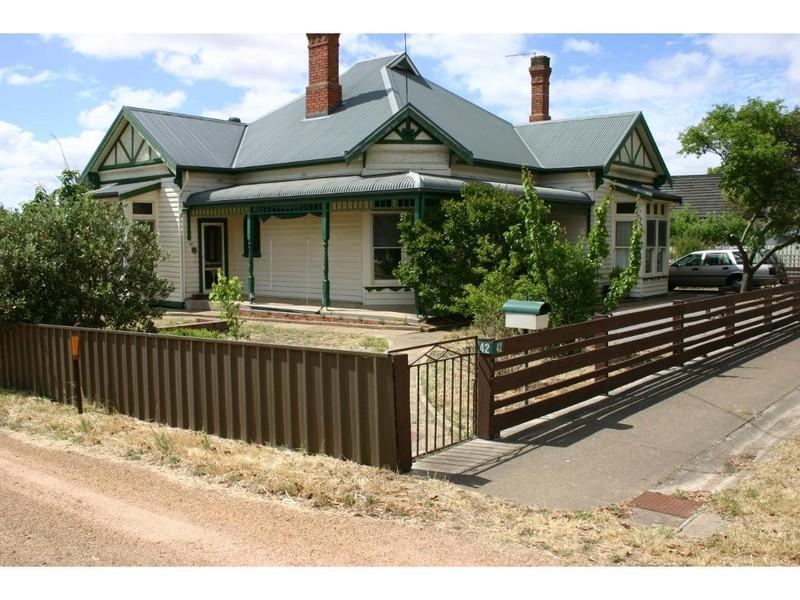 Lovely 4 Bedroom home Picture 1