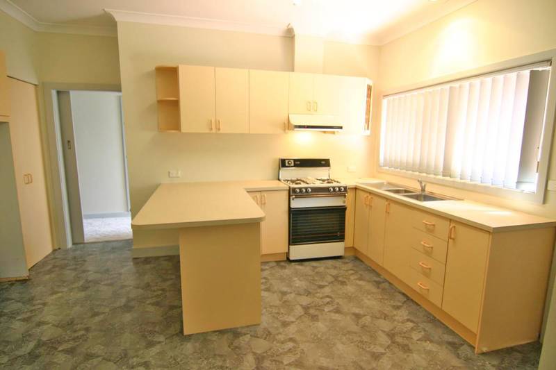 WELL PRESENTED & LOW MAINTENANCE Picture 3