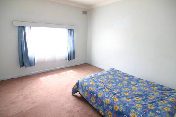 Two Acres - Town Edge Picture 3