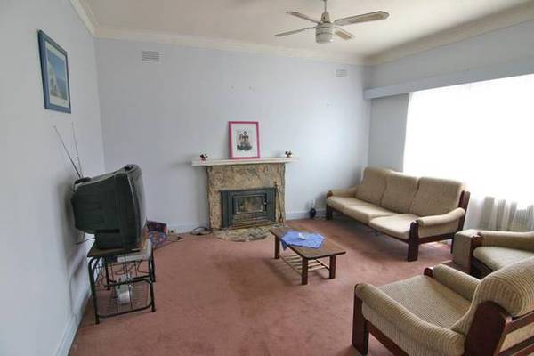 Two Acres - Town Edge Picture 2