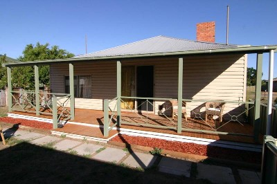 KEEN VENDORS- WILL CONSIDER ANY REASONABLE OFFER Picture