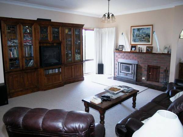 Renovated 4 Bedroom Home Picture 3