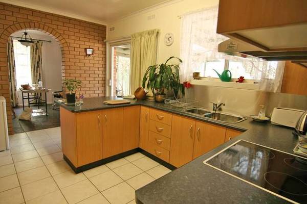 4BR BRICK BEAUTY WITH MOUNTAIN VIEWS Picture 3