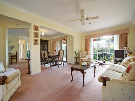 STUNNING AND LUXURIOUS Picture 2