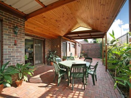 STUNNING AND LUXURIOUS Picture 3