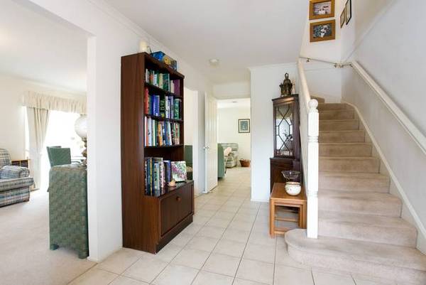 UNDER CONTRACT Extra Large 4 bedroom Townhouse Picture 3