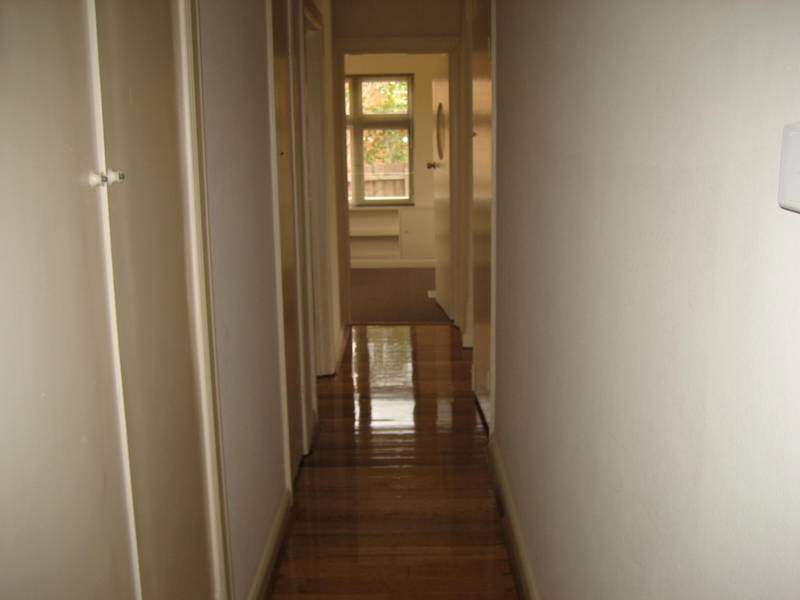 RENOVATED THROUGHOUT Picture 3