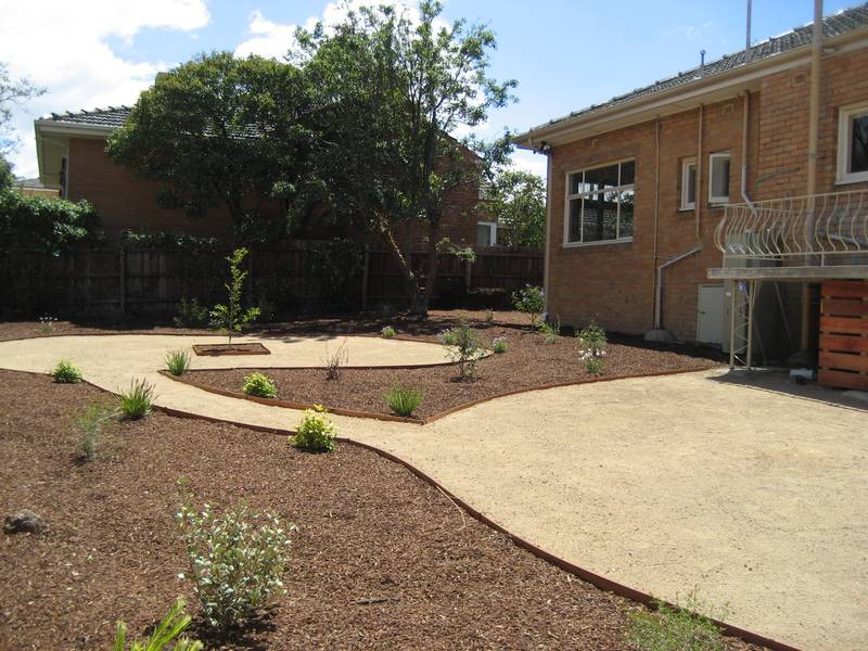 RENOVATED THROUGHOUT Picture 2