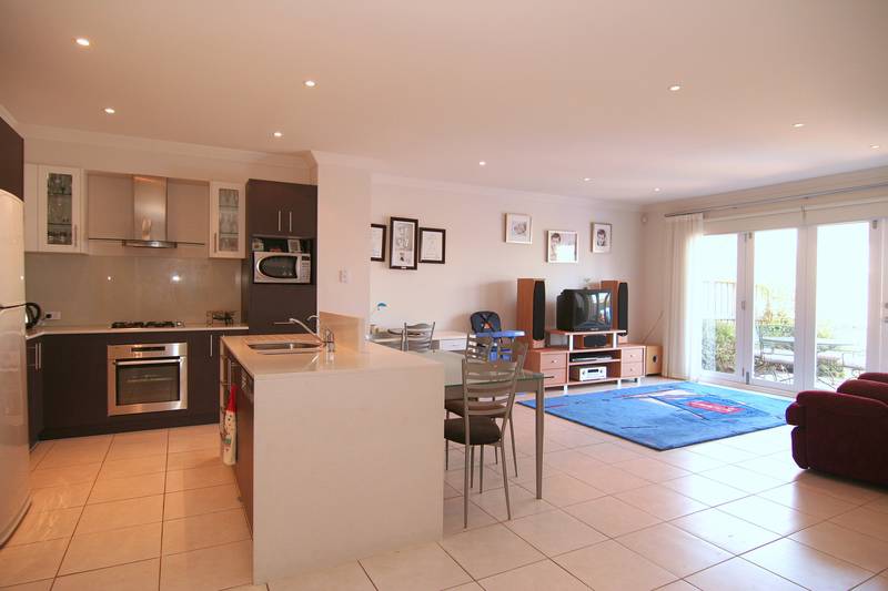 NEAR NEW 3 BEDROOM TERRACE Picture