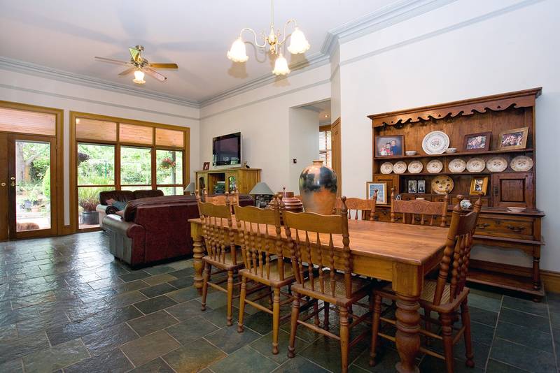 62 Middlesex Road, Surrey Hills Picture 2