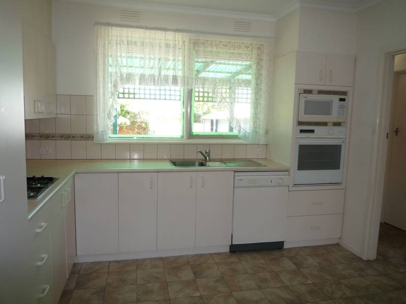 PERFECT LOCATION Picture 3