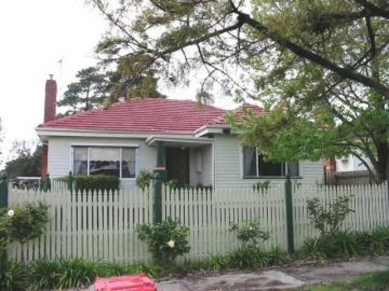 DELIGHTFUL 3 BEDROOM HOME Picture 1