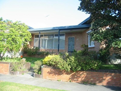 Student Accommodation....Three Large Bedrooms Available!!! Picture