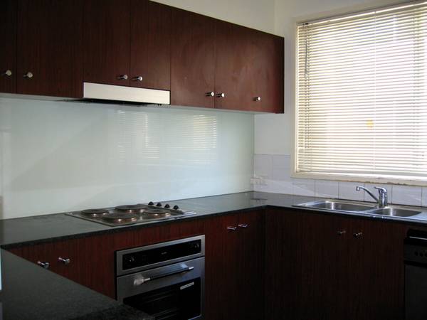 BIG MODERN TOWNHOUSE GREAT PRICE! Picture BIG MODERN TOWNHOUSE GREAT PRICE! Picture