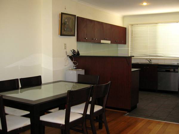 BIG MODERN TOWNHOUSE GREAT PRICE! Picture BIG MODERN TOWNHOUSE GREAT PRICE! Picture