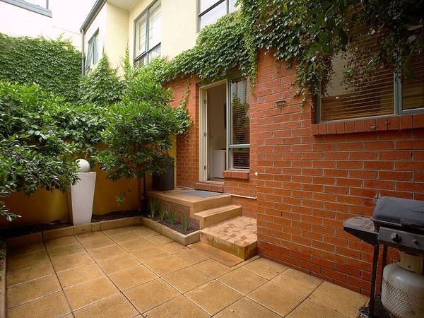 STYLISH & ELEGANT Picture STYLISH & ELEGANT Picture