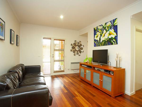 STYLISH & ELEGANT Picture STYLISH & ELEGANT Picture