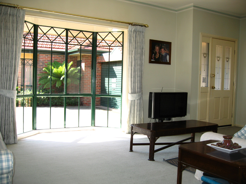 OUTSTANDING OPPORTUNITY AND LOCATION! Picture 2