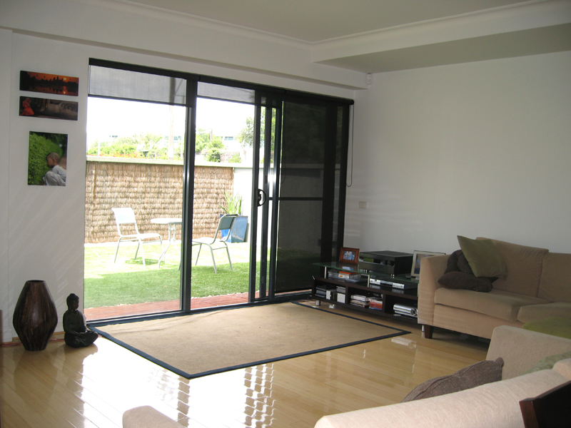 MODERN APARTMENT WITH HUGE COURTYARD Picture 2