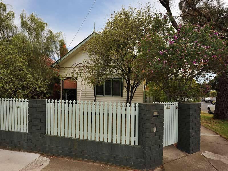 RENOVATED 3 BEDROOM ON CORNER BLOCK Picture 2