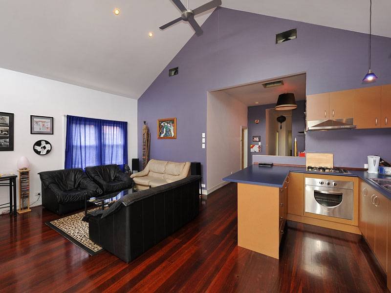 RENOVATED 3 BEDROOM ON CORNER BLOCK Picture 1