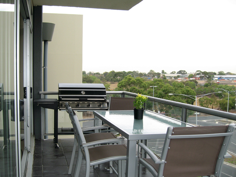 SPECTACULAR CONTEMPORARY LIVING Picture 3