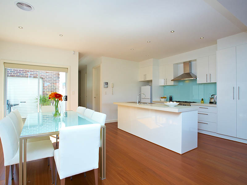 CONTEMPORARY MASTERPIECE Picture 2