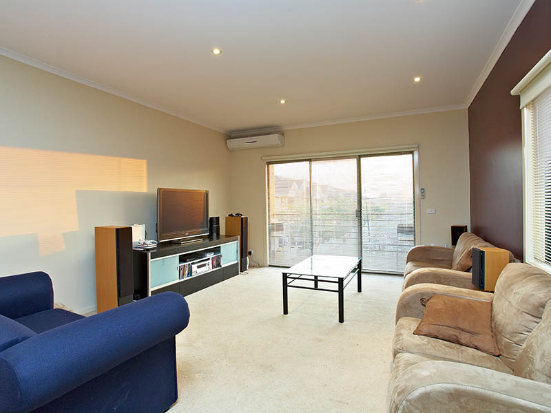 SPACIOUS AND STYLISH INNER CITY GEM Picture 3