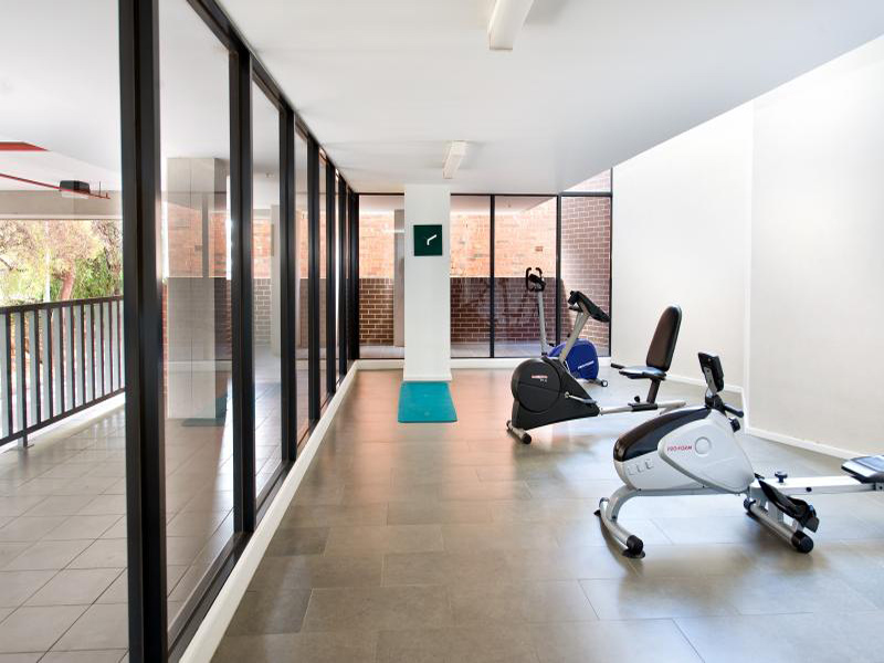 MODERN NEW SOPHISTICATED AND STYLISH Picture 2