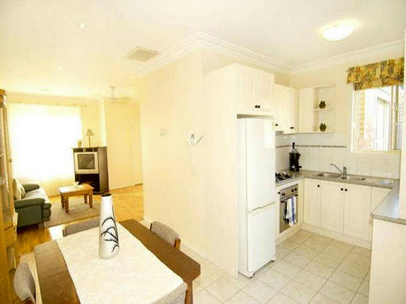 OUTSTANDING OPPORTUNITY AND LOCATION Picture 2