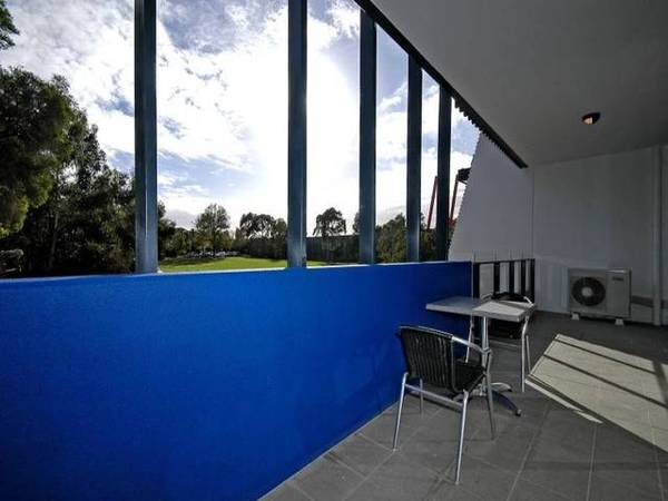 HUGE TERRACE Picture 3