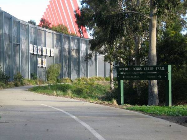 WHAT A LOCATION! Picture 3