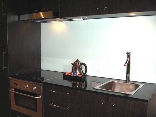 OAKS on COLLINS Picture 2